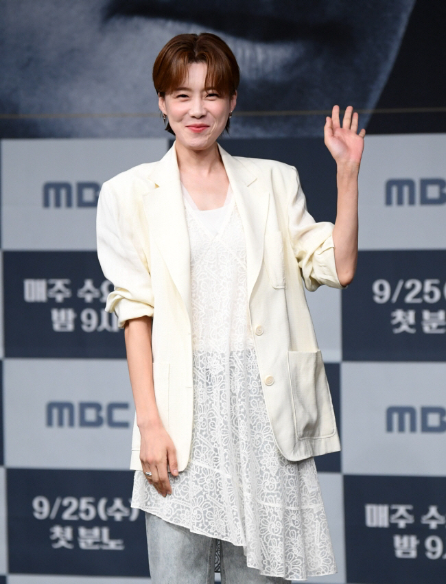 장도연, 데뷔 19년만 연기 도전하나...구교환과 日서 미묘한 기류 포착