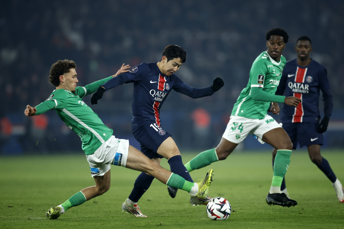 '대충격' 이강인 이름 없다! PSG '흐비차-오시멘-바르콜라' 삼각편대…
