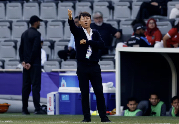 이럴 수가! '충격 경질' 신태용, 차기 행선지 후보 구단주가 '인니 협…