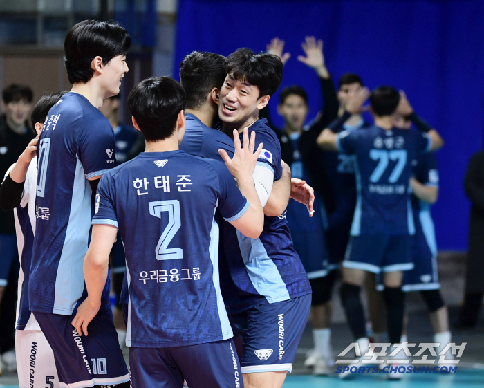 '니콜리치 괜찮아 쉬어!' 우리카드 4위 혈투 웃었다, 삼성화재 3대1 …