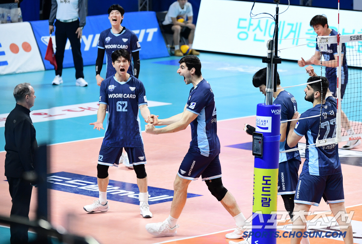 '에이스 없어도' 쌍포 48득점, 블로킹 20-9 압도하며 4위 사수…"…