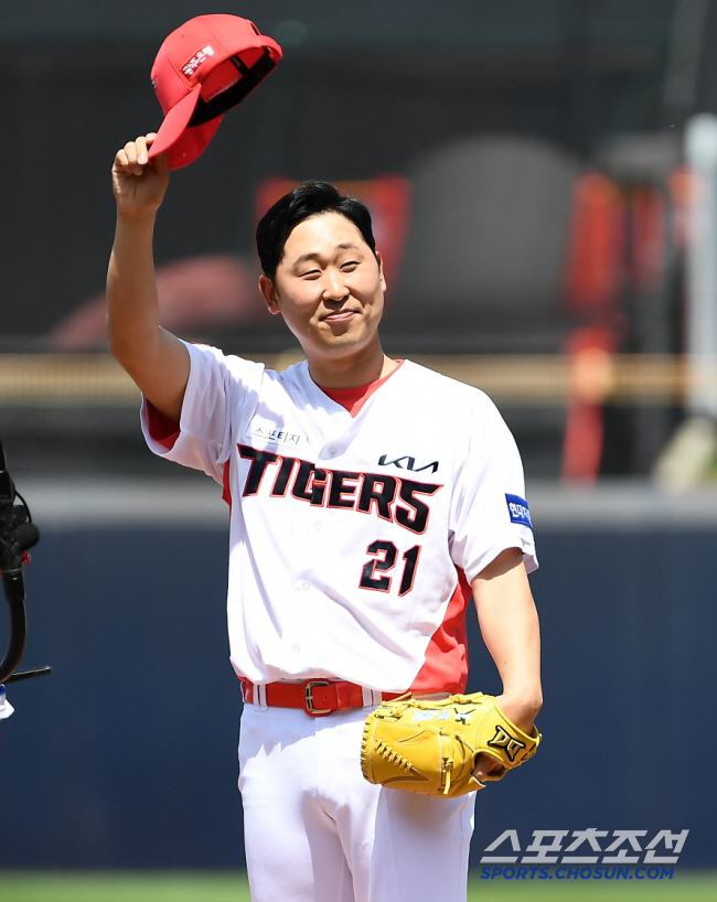 19살 막내, 美 비즈니스 탑승권 거저 얻지 않았다…무려 12년 기다렸다…