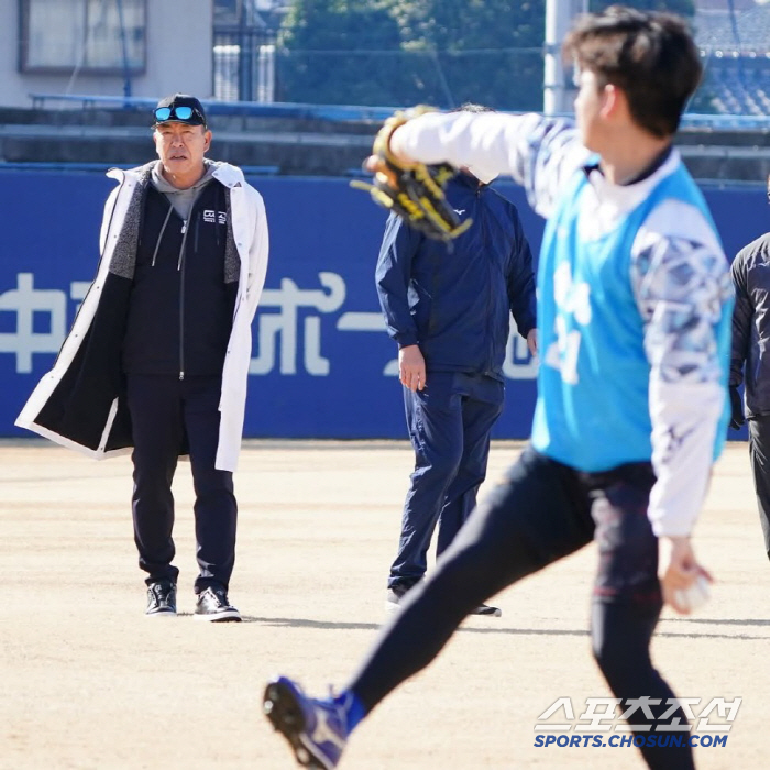 '72이닝' 연속 무실점 1순위 지명인데…왜 특급 루키는 2군 캠프에서 …