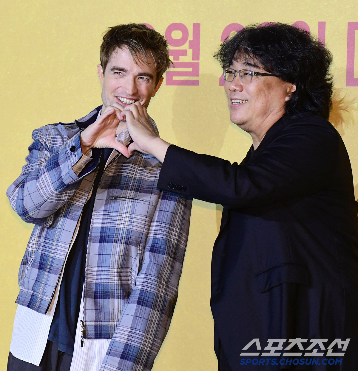 [SC현장] "워너 홀대? 이견? 전혀無!"…'미키17' 봉준호X로버트 …