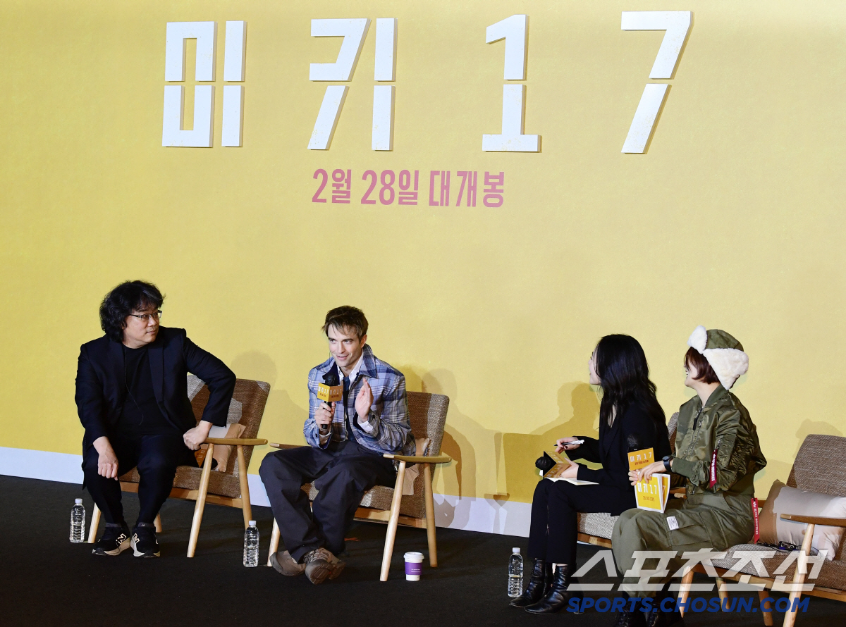 [SC현장] "워너 홀대? 이견? 전혀無!"…'미키17' 봉준호X로버트 …