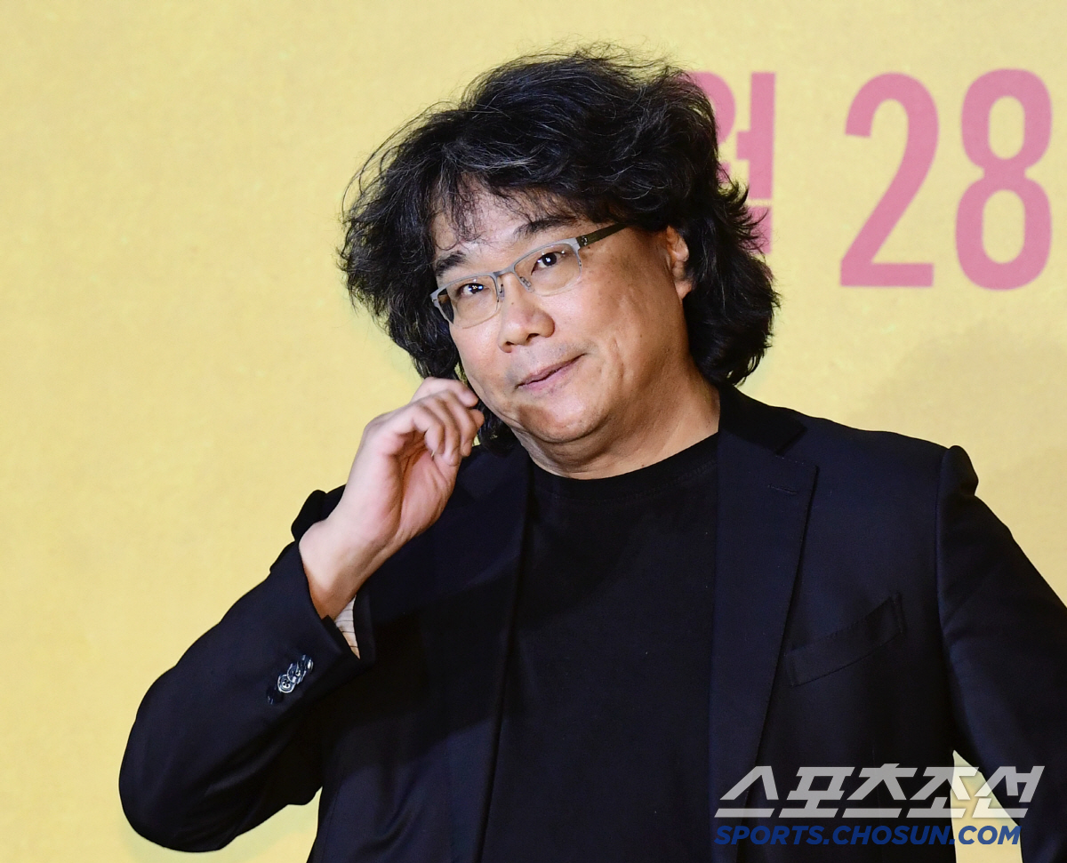 '미키17' 봉준호 감독 "워너브러더스 홀대? 세 번째 개봉 변경? 익숙…