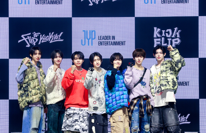 'JYP 신인' 킥플립 "데뷔 개운해, 떨림마저 행복"