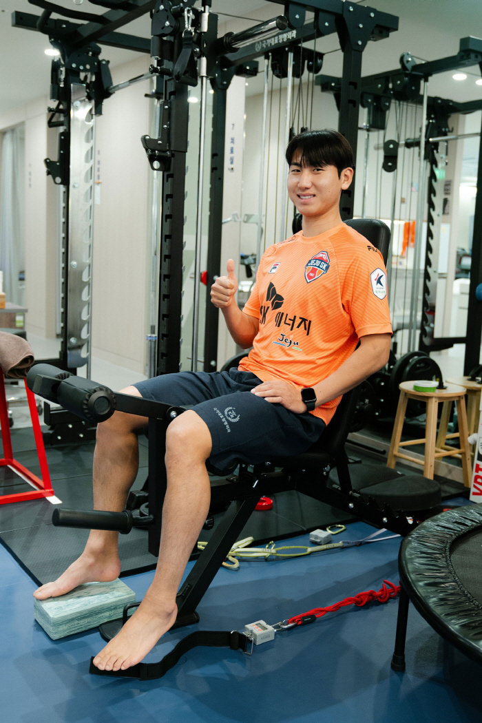 [공식발표]강원 측면MF 유인수↔제주 중앙MF 원희도 '윈-윈 맞트레이드…