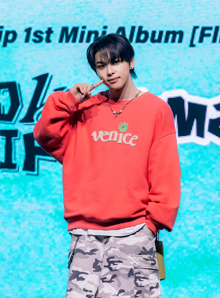[SC현장] "JYP 9년 연습생 출격"…킥플립, 박진영→스키즈 장담한 …