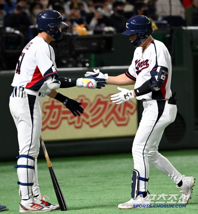 MLB닷컴 메인 장식! 김하성, 4년 만에 이정후와 한솥밥? "건강하면 …