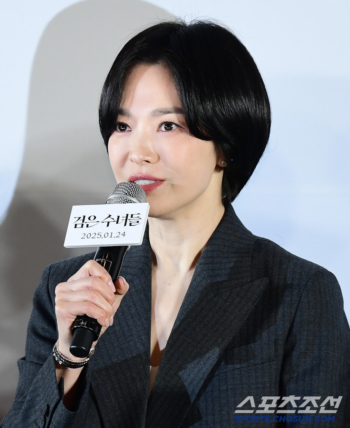'검은 수녀들' 송혜교 "'더 글로리' 이후 사랑 이야기로 돌아오고 싶지…