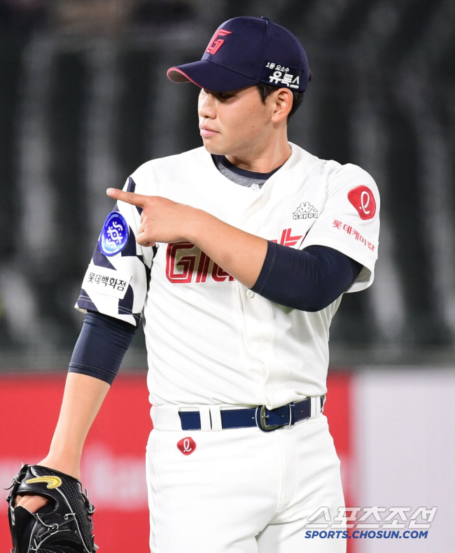 윤동희 2억 돌파→김진욱 억대연봉 진입→나승엽 200%! 롯데, 희망찬 …