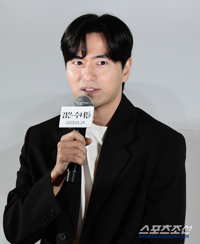 [SC현장] "욕하고 흡연까지"…'검은 수녀들' 송혜교·전여빈, 이토록 …