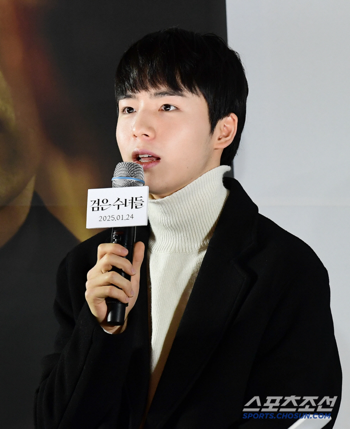 [SC현장] "욕하고 흡연까지"…'검은 수녀들' 송혜교·전여빈, 이토록 …