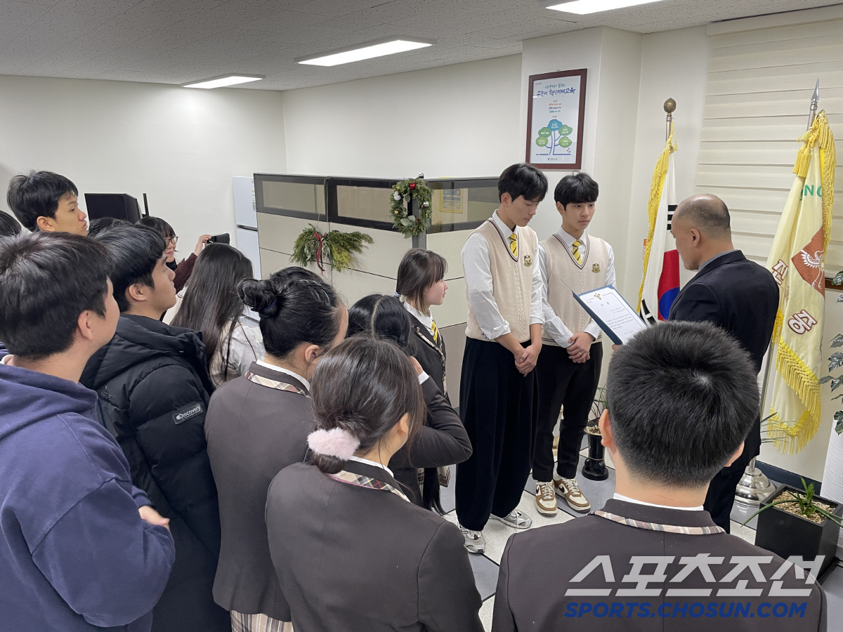 "서명주X박준우쌤 고마워요!" MZ교사들이 빚어낸 '서울림'하모니,진관中…