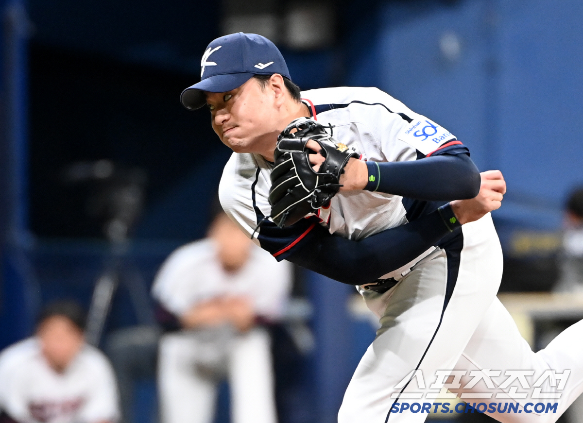 '78억 엄상백' 보다 '한 살' 어리다! 선발·구원 다 되는 국대우완 …