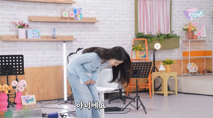 아이유, 13년 후배 아이브에 '90도 사과'…"뭔가 잘못됐다 싶었다..…