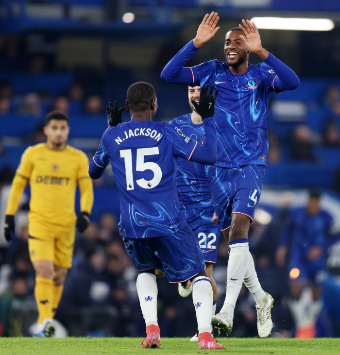 [EPL 리뷰]'강등열차 재탑승!' 황희찬 결장 울버햄튼, 첼시에 1-3…