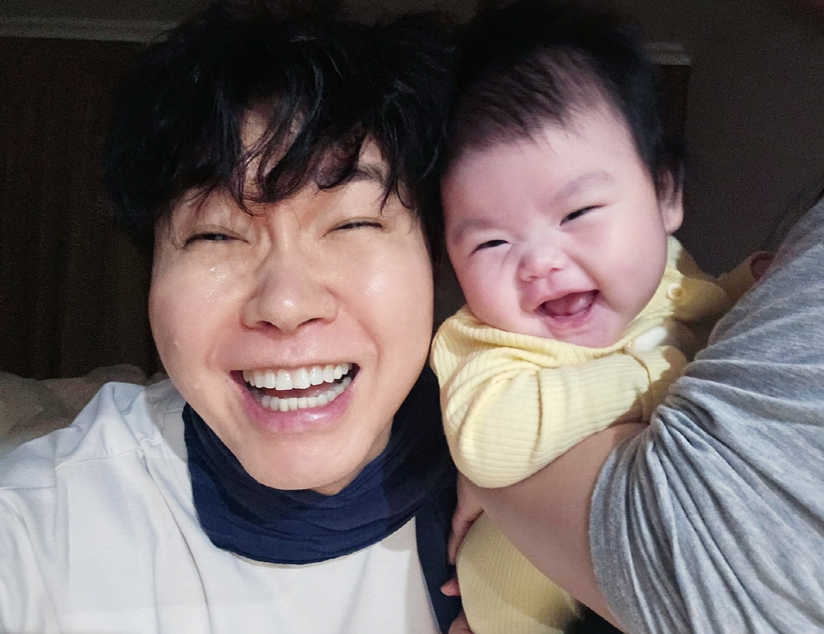 [종합] "생후 70일에 키 67.2cm"…박수홍 딸 재이 "벌써 12개…