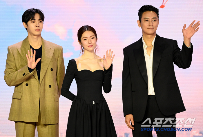 [포토] 추영우-하영-주지훈, 손인사 전하며