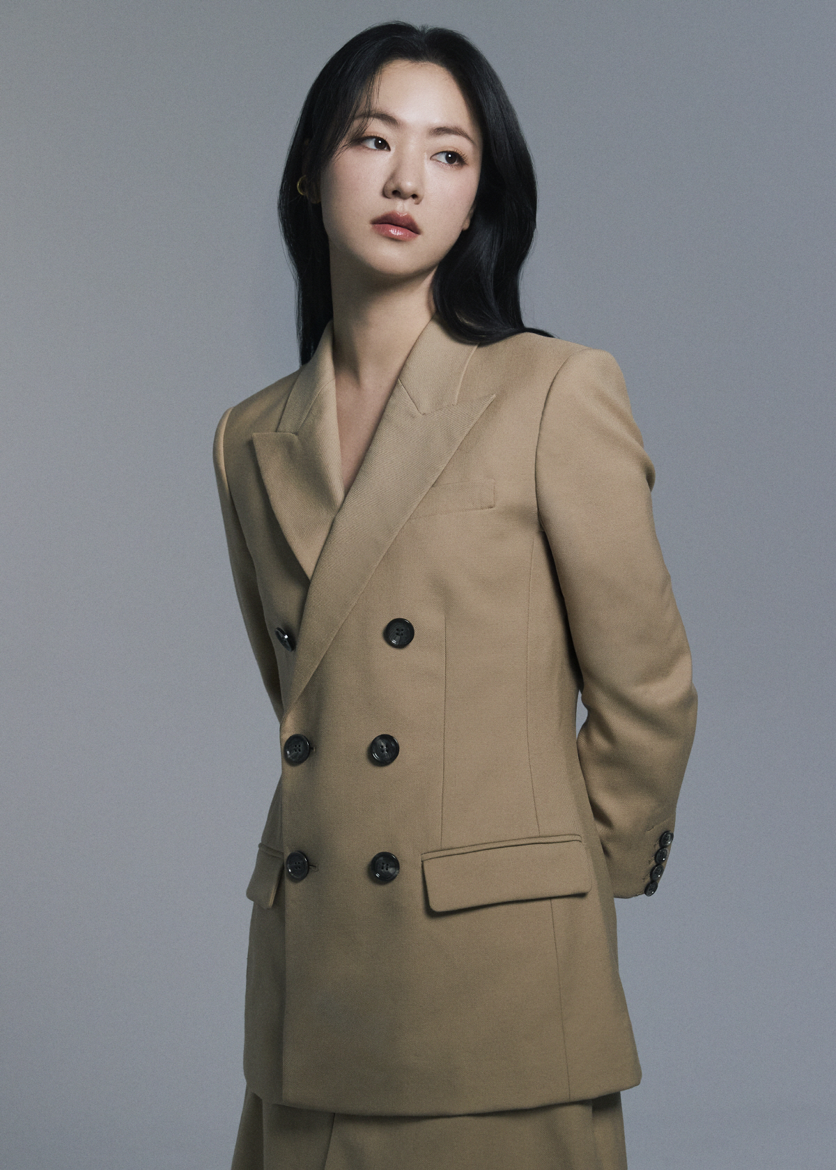[인터뷰②] '검은 수녀들' 전여빈 "사제복 입은 강동원, 혼자만 조명 …