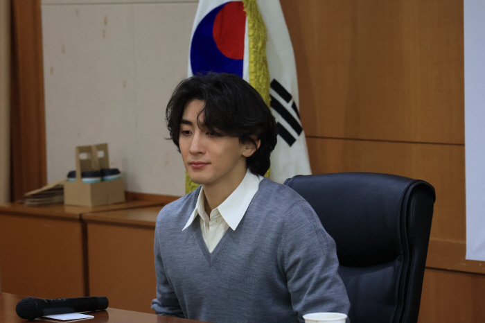 “태권도장 명함만 5개” '한지민♥' 최정훈, 해외 한인들 환대에 감격(…