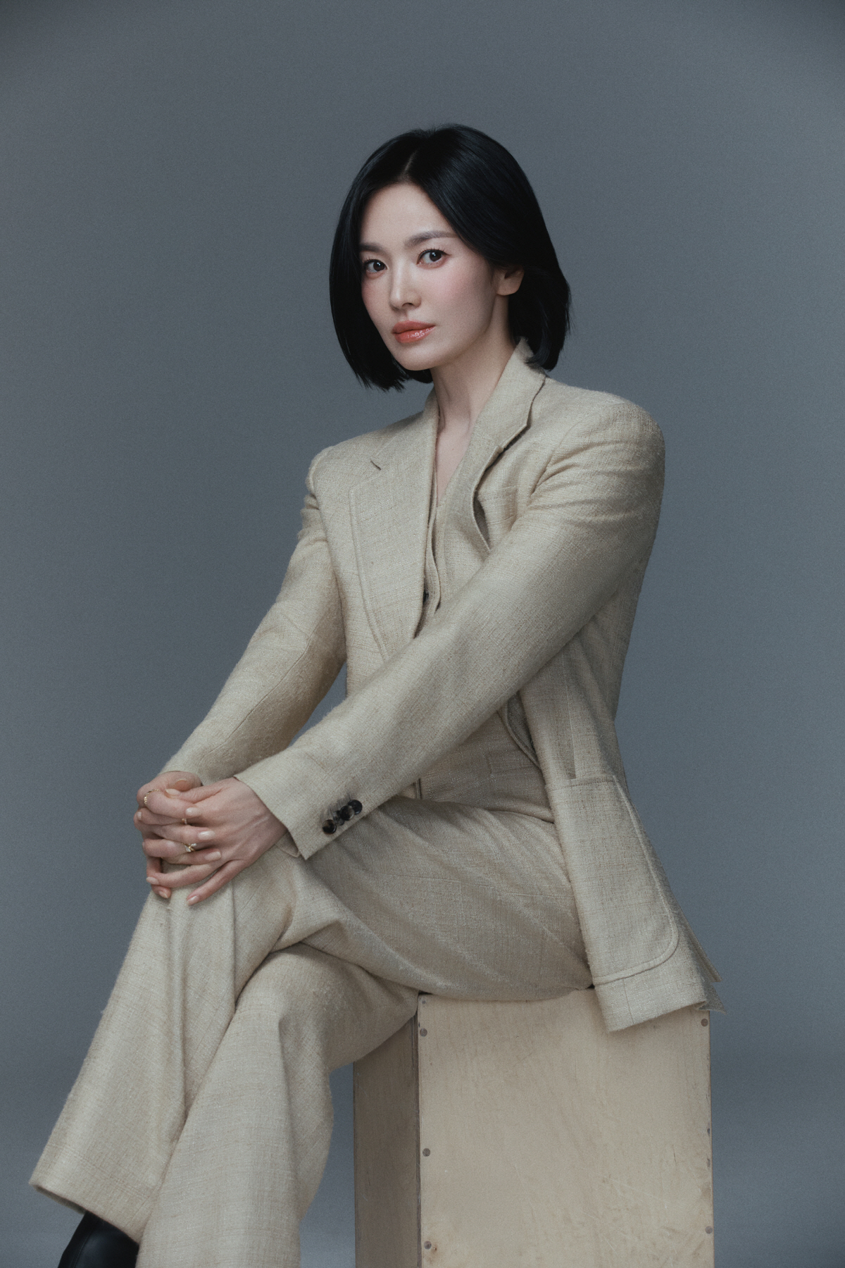 [인터뷰①] '검은 수녀들' 송혜교 "흡연 연습만 6개월, 가짜로 보여주…