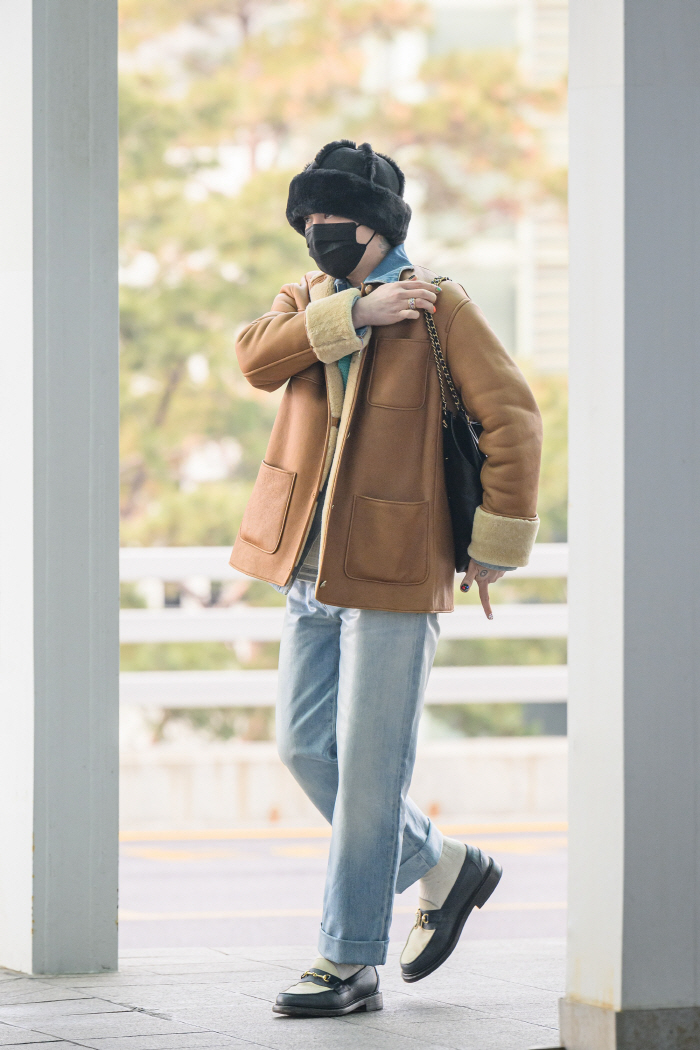 지드래곤이 지드래곤했네..'원조 인간 샤넬' 다운 '초호화 공항패션'