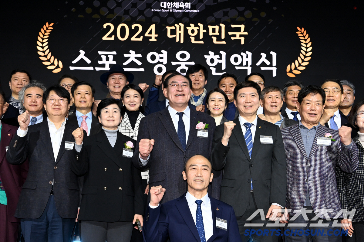 '金메달 3대 체육단체장 뭉친 스포츠영웅 헌액식' 하형주 이사장"2025…