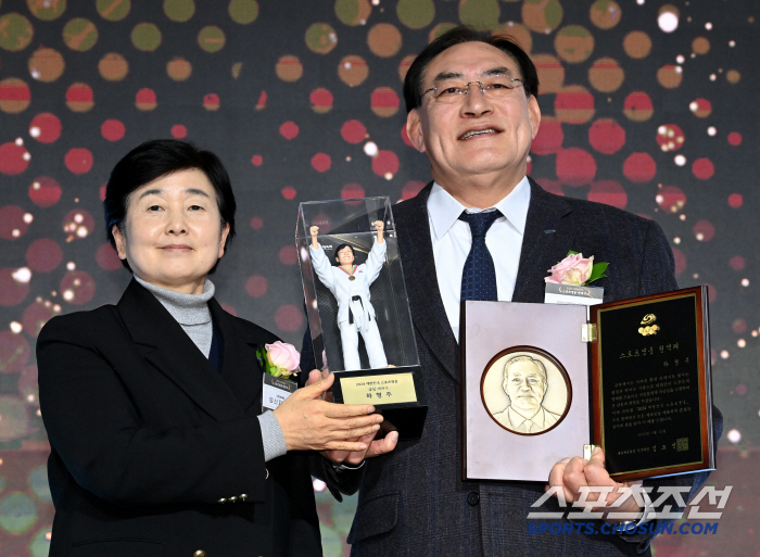 '金메달 3대 체육단체장 뭉친 스포츠영웅 헌액식' 하형주 이사장"2025…