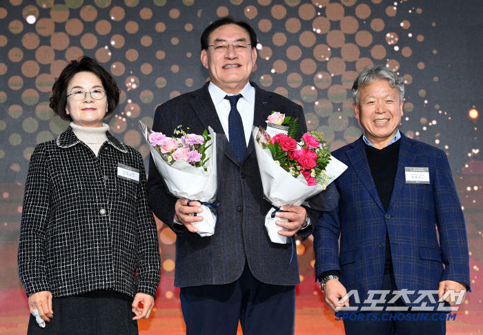 '金메달 3대 체육단체장 뭉친 스포츠영웅 헌액식' 하형주 이사장"2025…