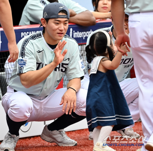 "10억도 안 아깝게" KIA 파격 대우할 맛 나네…김도영 만족 없다, …