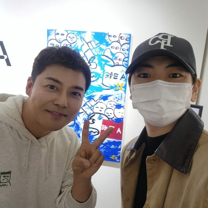 전현무, 제대로 일냈다...첫 개인전 개최→기안84·이주승, 전시회 찾아…