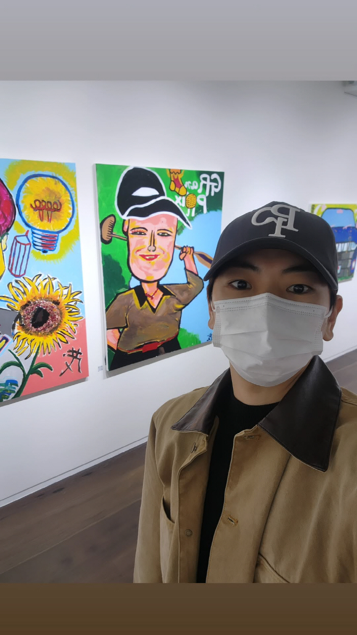 전현무, 제대로 일냈다...첫 개인전 개최→기안84·이주승, 전시회 찾아…