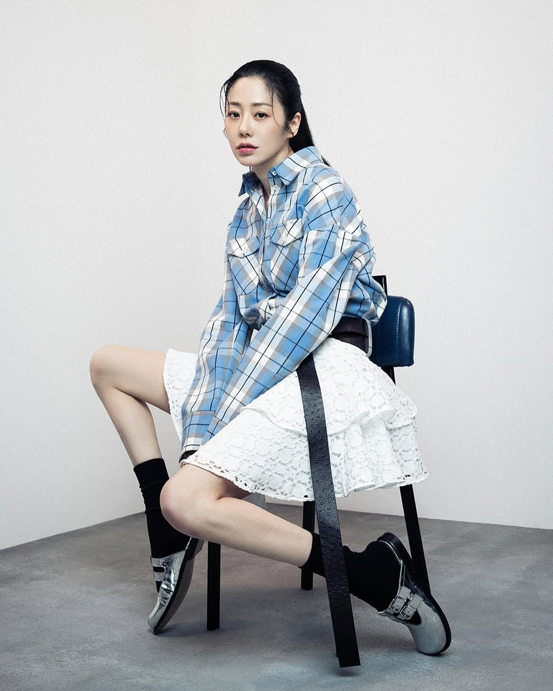 고현정, 큰 수술 후 살 쏙 빠진 근황...강렬 아우라 속 가녀린 팔라인