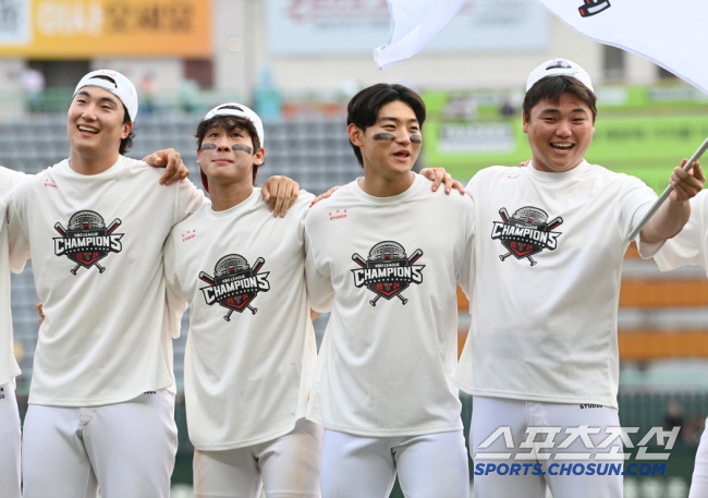 '400% 파격 인상' 오히려 쉬웠다?…왜 KIA는 김도영 연봉만 단독 …
