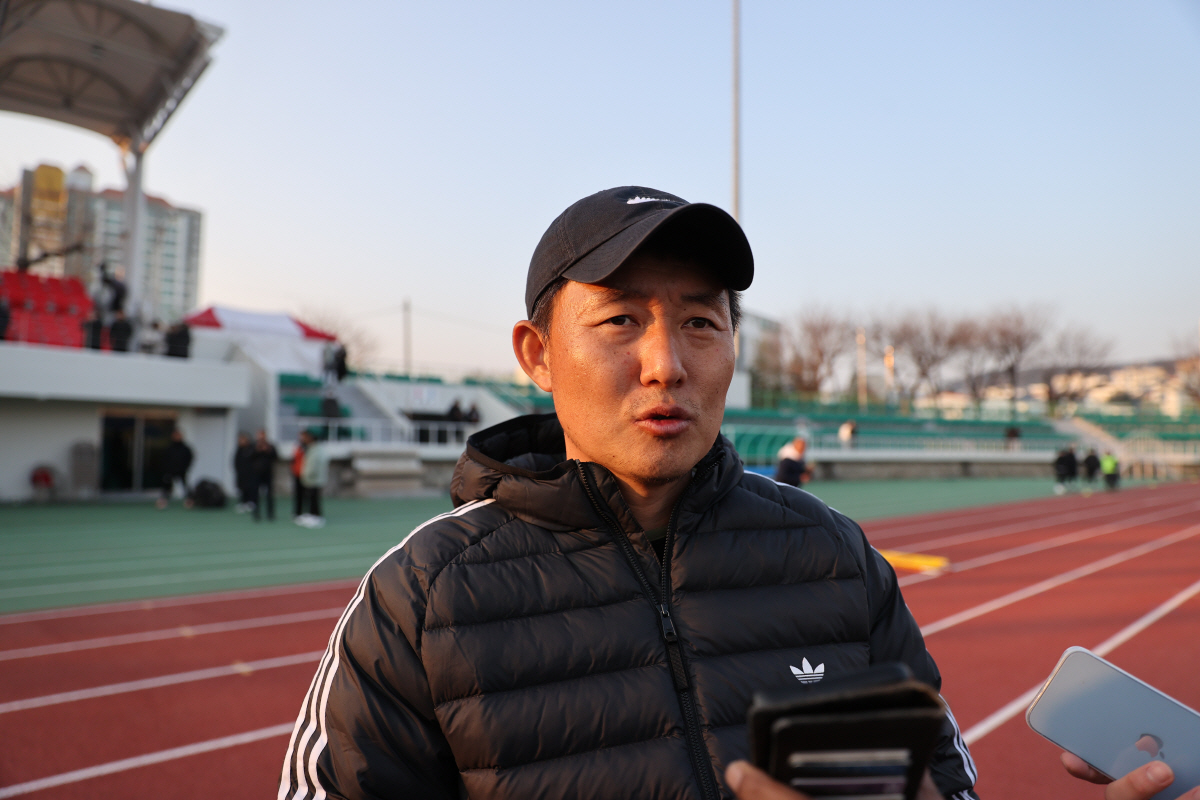 [대학축구]'왕관의 무게를 견뎌라' 최재영 선문대 감독, 또 우승에도 한…