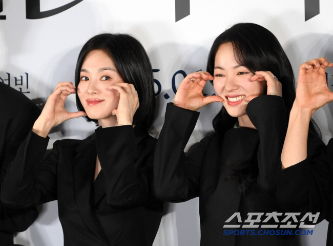 [공식] 신비주의 벗고 '털털' 공개..송혜교, 전여빈과 '비밀보장' 뜬…