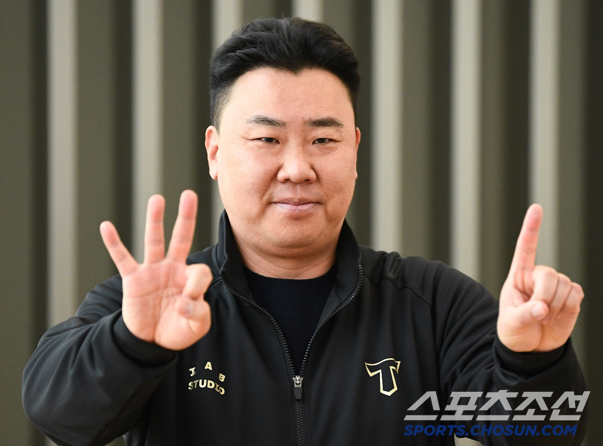 "김도영 5억? 자만하지 않을 것"…'美 출국' 이범호 감독 MVP 향한…