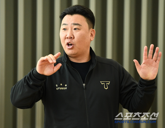 "김도영 5억? 자만하지 않을 것"…'美 출국' 이범호 감독 MVP 향한…