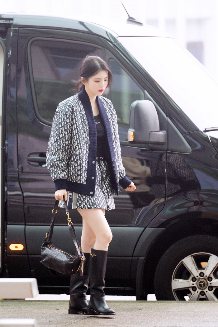 한소희, 새로운 '인간 디올' 되나...공항에서 가장 빛난 '명품 비주얼…