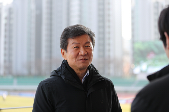 [현장인터뷰]통영에서 대학축구 현장 점검, 정몽규 회장 광폭 행보 "균형…