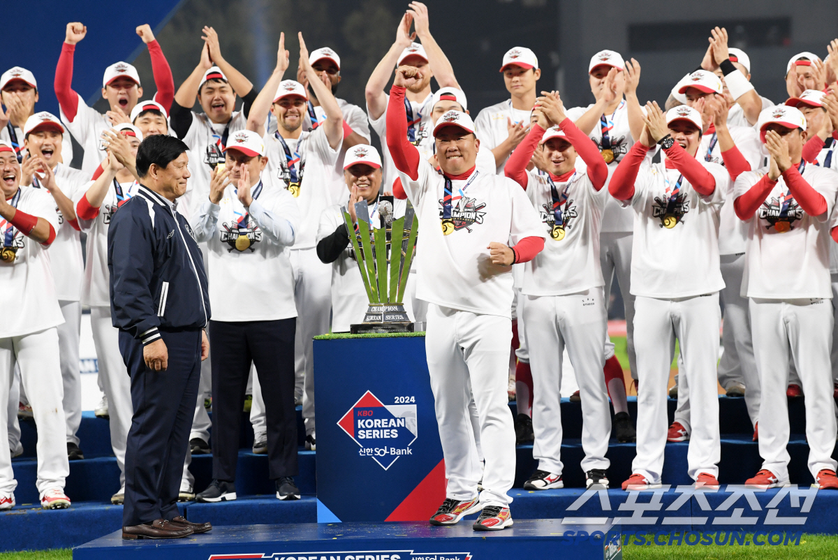 '1위팀 아닌 팬들은 무슨 죄' 5번이나 홈경기, 너무 불공평했다...K…