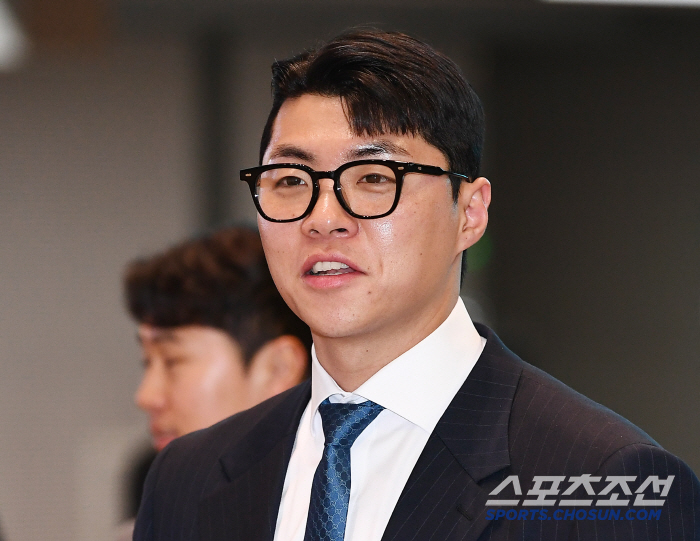'김윤수'로 출국한 '멱살맨' 김무신 "이제 유망주 아닌 핵심선수로...…