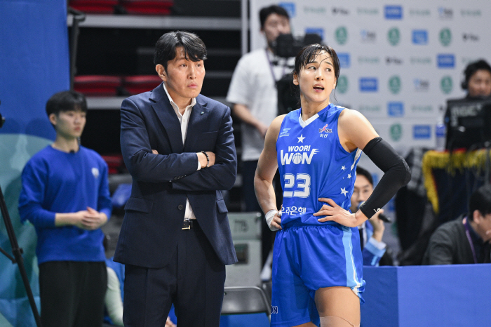 '김단비 26점→15초 전 위닝샷' 아산 우리은행, 청주 KB 63-61…