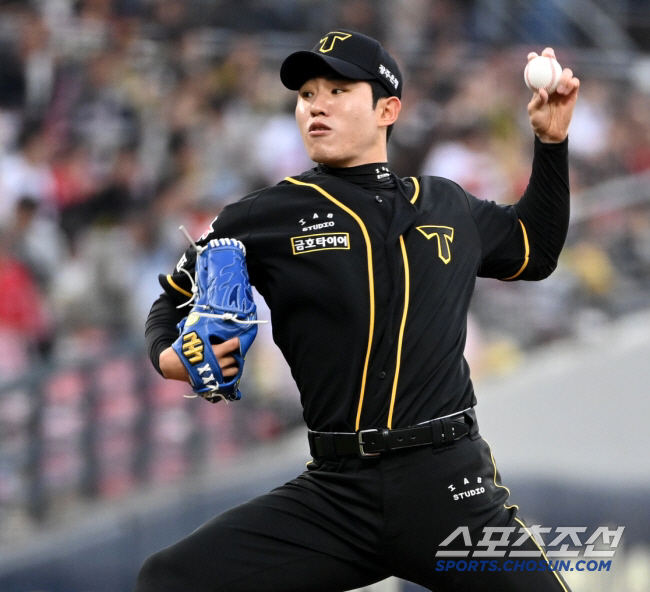 '도대체 무슨 일이' 왜 혼자 미계약자로 남았나…KIA 일단 연봉 협상 …