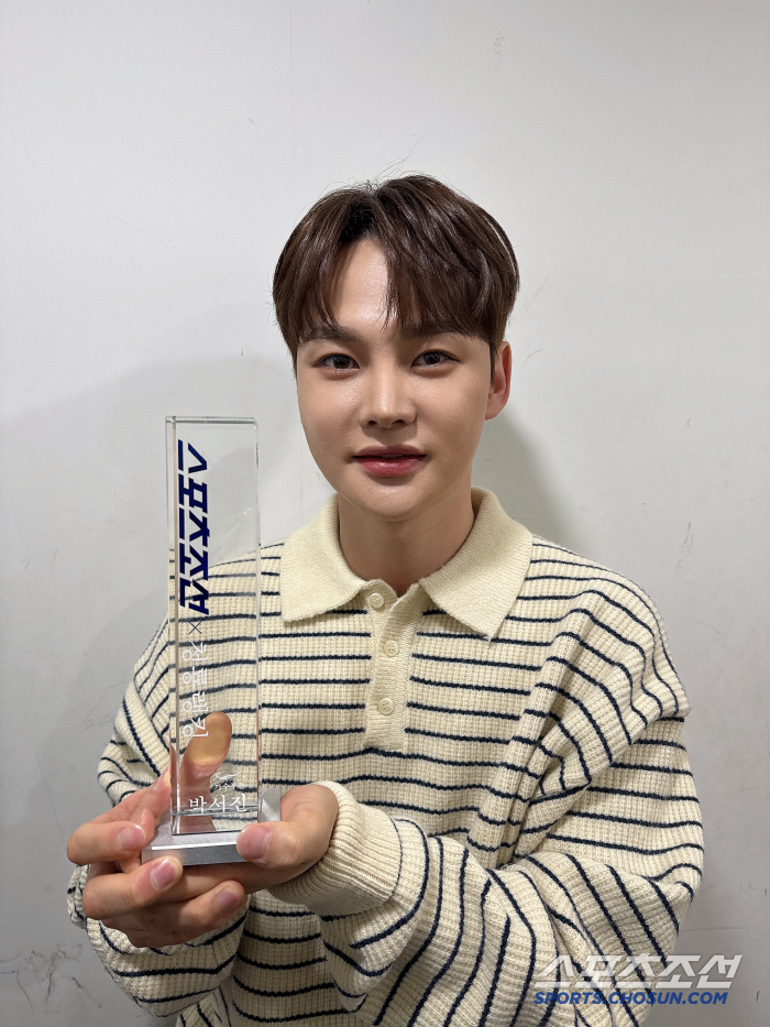 [청룡랭킹 2024 하반기 결산1위] 박서진, '팬들과 의미있는 일을 쌓아가는 한 해 만들겠다'