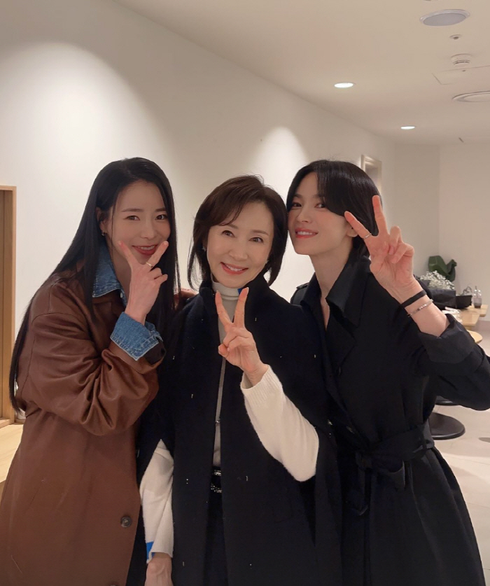 송혜교, 외모 내려놨다더니..임지연→차주영, 여배우들 사이 빛나는 외모