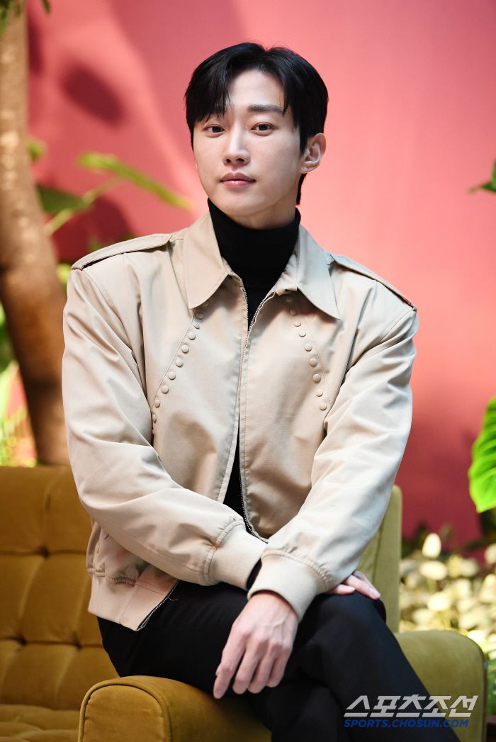 [인터뷰③] 진영 "아이돌 재결합 유행? 부럽고 멋져…나도 열심히 노래하…