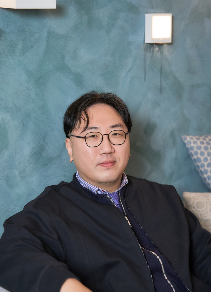 [SC인터뷰] "女특정 신체 부각 안 해"…'검은 수녀들' 권혁재 감독,…